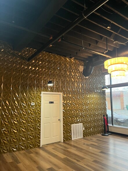 More Photos Of 155 N 5th St, Columbus Restaurant For Lease