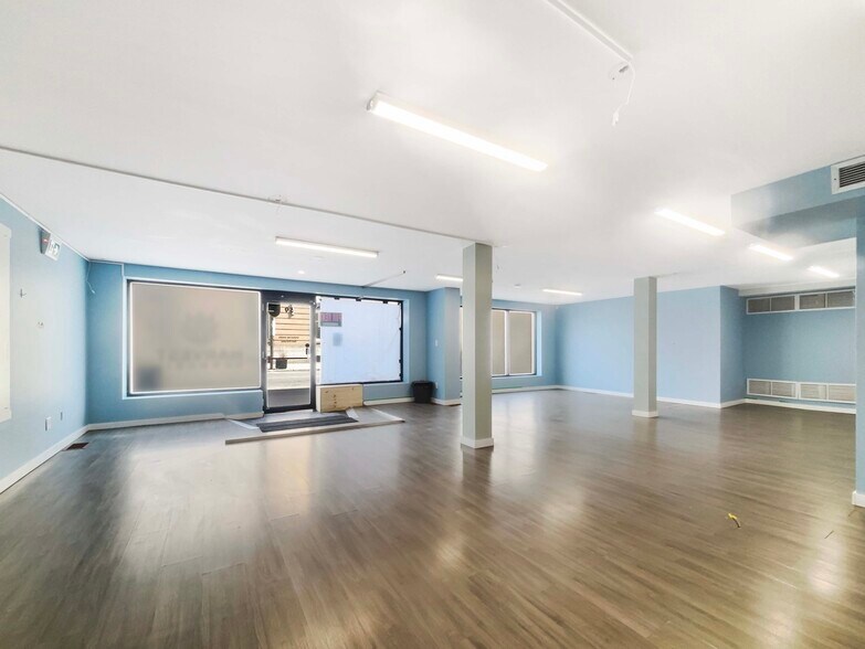 More Photos Of 59 Dalhousie St, Brantford Storefront For Lease