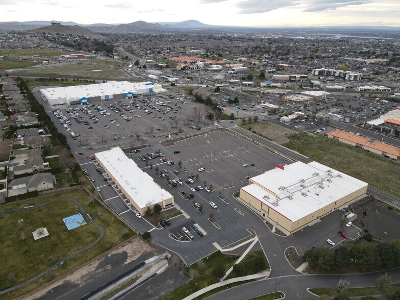 More Photos Of 2909 S Quillan St, Kennewick General Retail For Sale