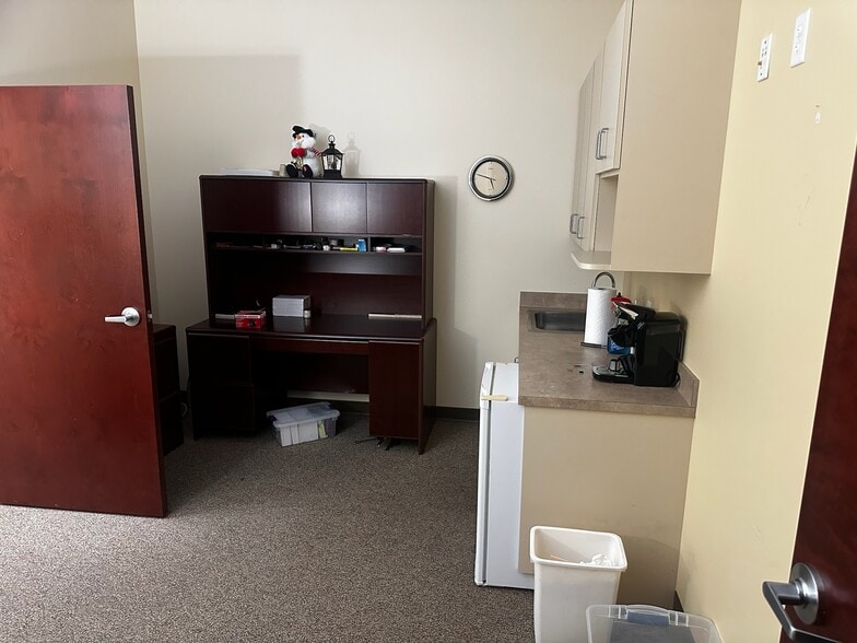 More Photos Of 7065 Westpointe Blvd, Orlando Medical For Sale
