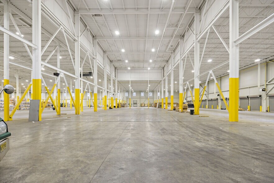 More Photos Of 6001 Tonnelle Ave, North Bergen Warehouse For Lease