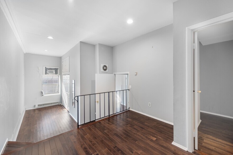 More Photos Of 2015 Walnut St, Philadelphia Apartments For Sale