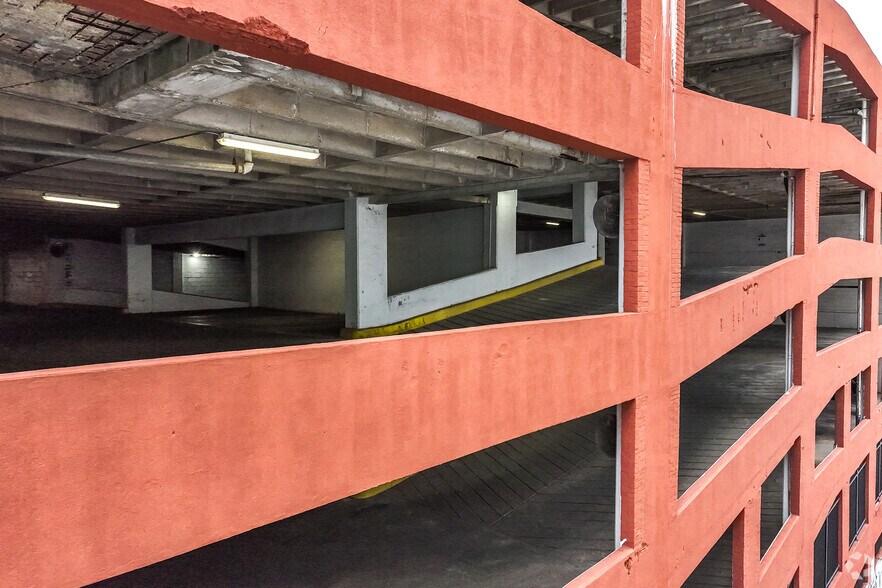 More Photos Of 229 W Saratoga St, Baltimore Parking Garage For Sale