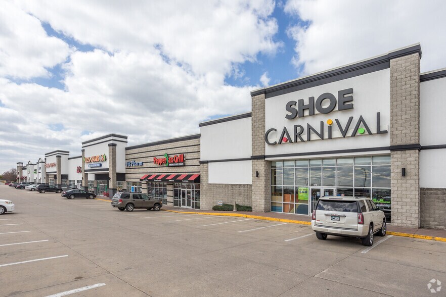 More Photos Of 2010 SE Delaware Ave, Ankeny Unknown For Lease