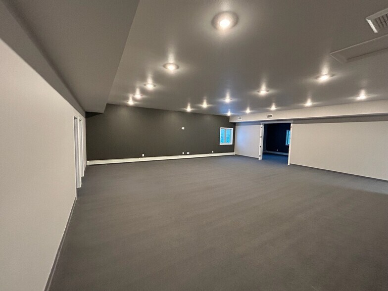 More Photos Of 399 Helmericks Ave, Fairbanks Flex For Lease