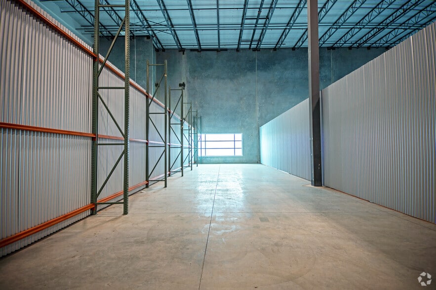 More Photos Of 2700 Louis Henna Blvd, Round Rock Warehouse For Lease