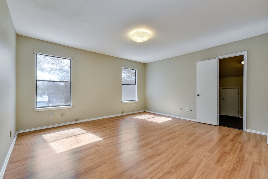 More Photos Of 2111 W Slaughter Ln, Austin Office For Sale