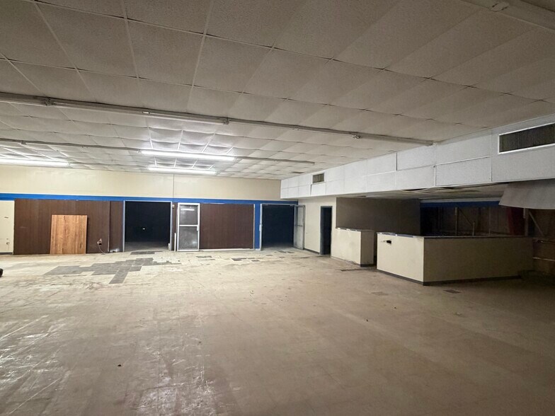 More Photos Of 803 E Mockingbird Ln, Victoria Industrial For Lease