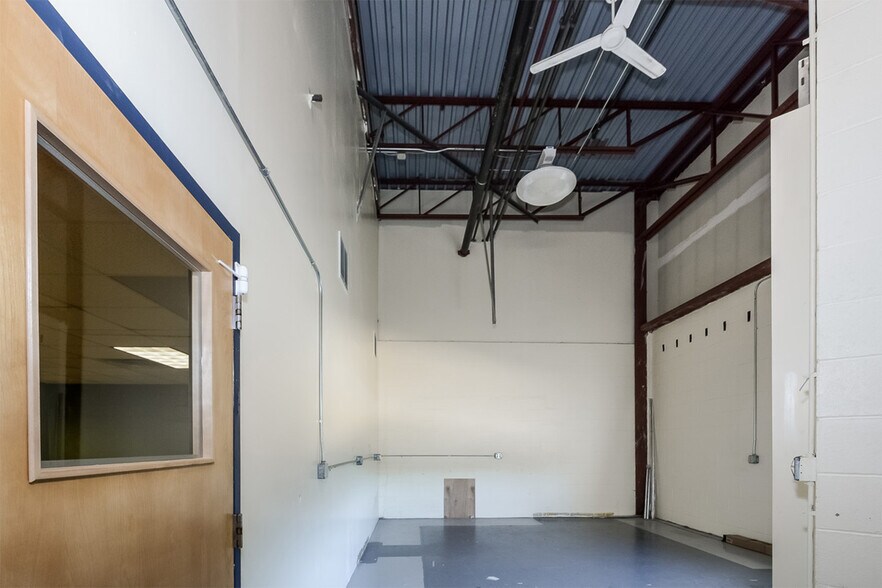 More Photos Of 160 Ayer Rd, Littleton Light Distribution For Lease