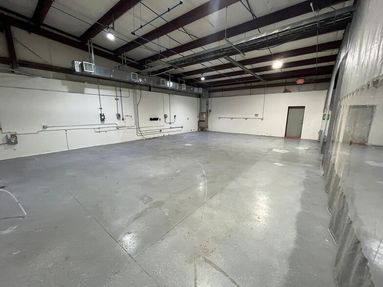 More Photos Of 1908-1910 NW 67th Pl, Gainesville Light Manufacturing For Sale