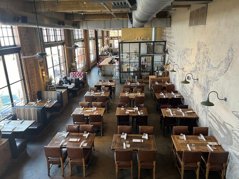 More Photos Of 100-102 W Oak St, Denton Office For Lease