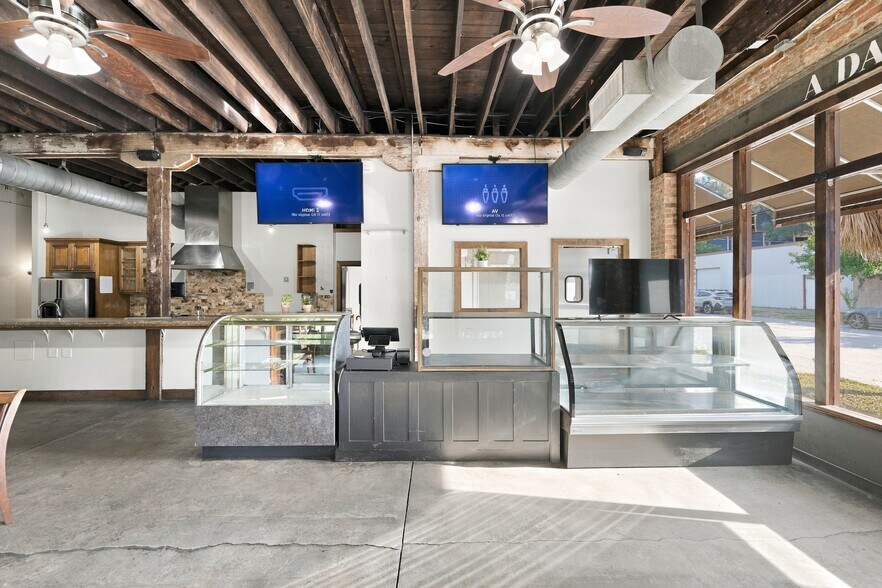 More Photos Of 1602-1608 Walnut St, Jacksonville Restaurant For Sale
