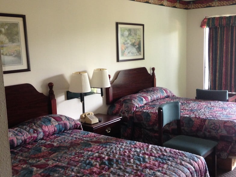 More Photos Of 1798 S Wilderness Rd, Mount Vernon Hotel For Sale