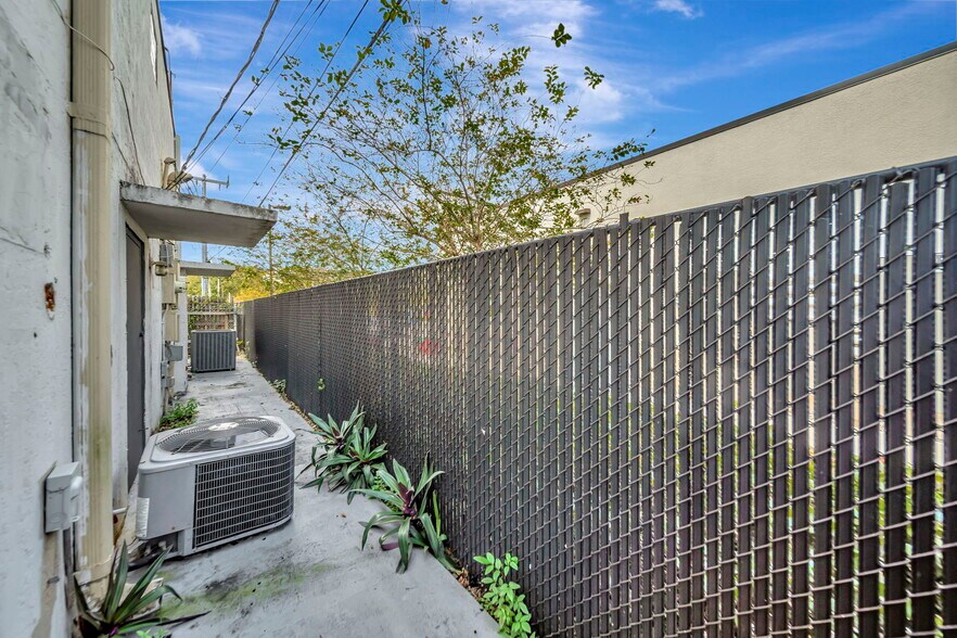 More Photos Of 67 NW 166th St, North Miami Beach Warehouse For Sale