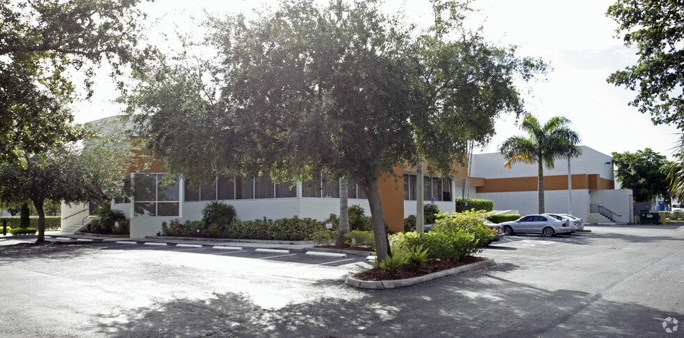More Photos Of 8850 NW 20th St, Miami Light Manufacturing For Sale