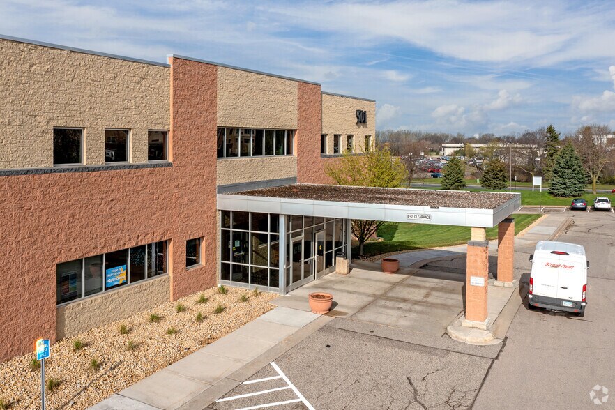 More Photos Of 501 E Nicollet Blvd, Burnsville Medical For Lease