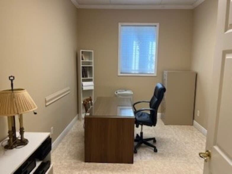 More Photos Of 9035 Americana Rd, Vero Beach Office For Sale