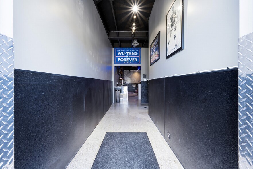 More Photos Of 527 N Dixie Hwy, Lake Worth Bar For Sale