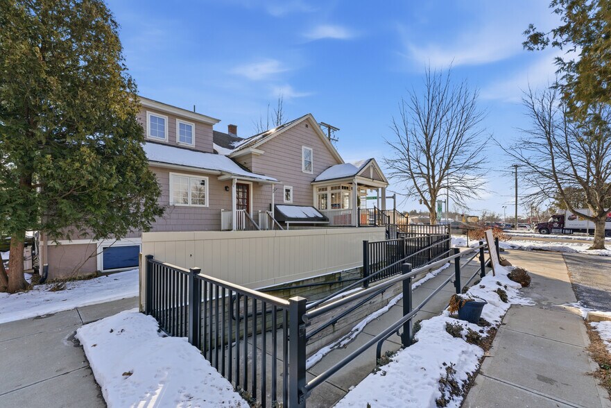 More Photos Of 190 University Dr, Amherst Office For Sale