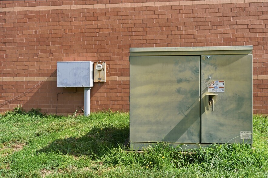 More Photos Of 10605 Southern Loop Blvd, Pineville Warehouse For Lease