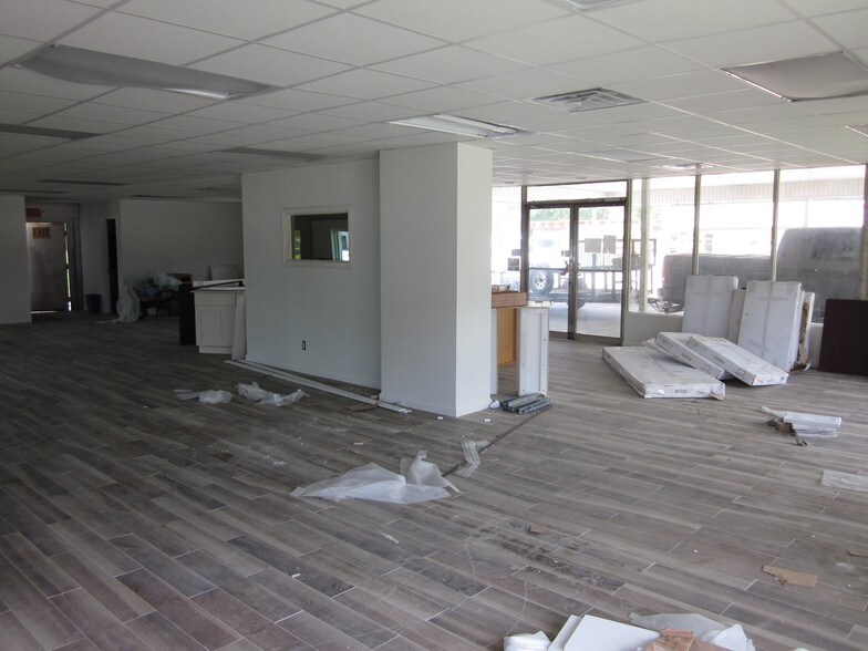 More Photos Of 311 S Burnside Ave, Gonzales Freestanding For Lease