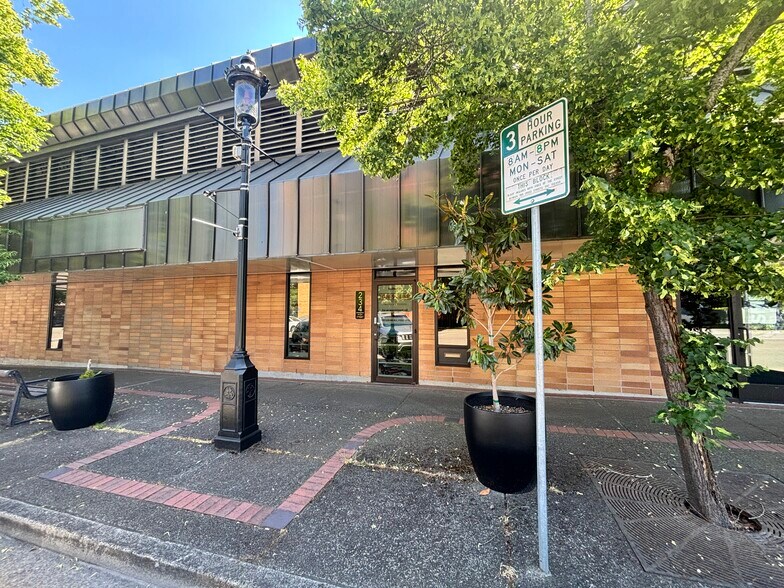 More Photos Of 544 Ferry St SE, Salem Office For Lease