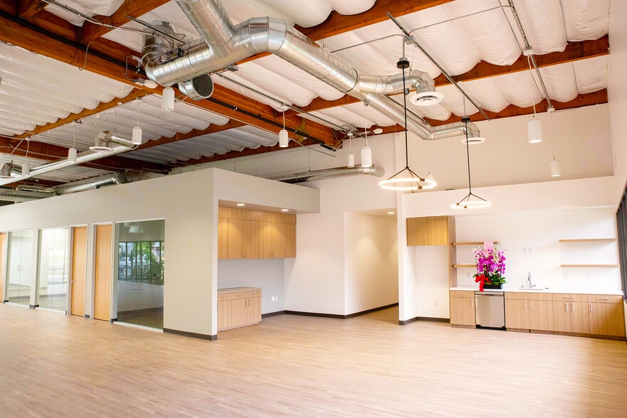 More Photos Of 2532 White Rd, Irvine Warehouse For Lease