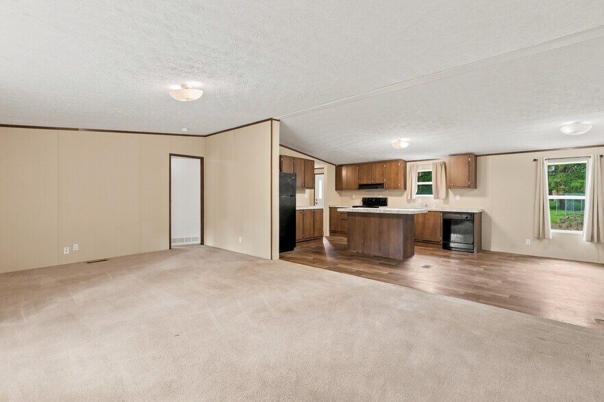 More Photos Of 7362 Washington Ave, Montgomery Flex For Sale