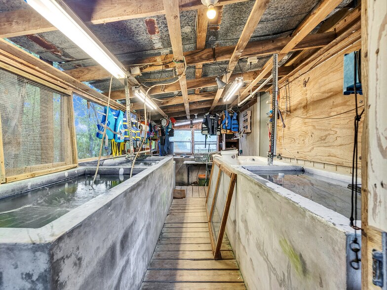 More Photos Of 280 Broken Arrow Marina, Livingston Hotel For Sale