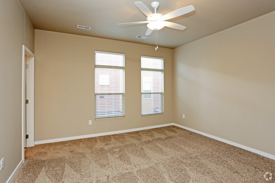 More Photos Of 325 SW 7th St, Des Moines Apartments For Sale