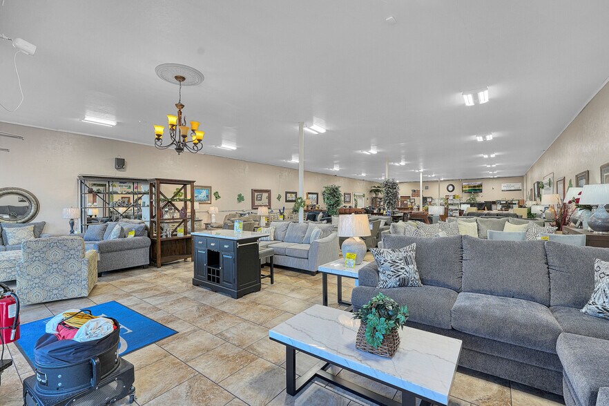 More Photos Of 1127 NW Cache Rd, Lawton General Retail For Sale