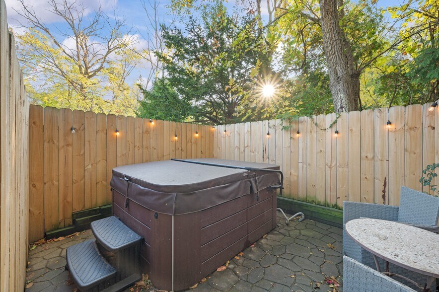 More Photos Of 231 E Buffalo St, New Buffalo Hotel For Sale