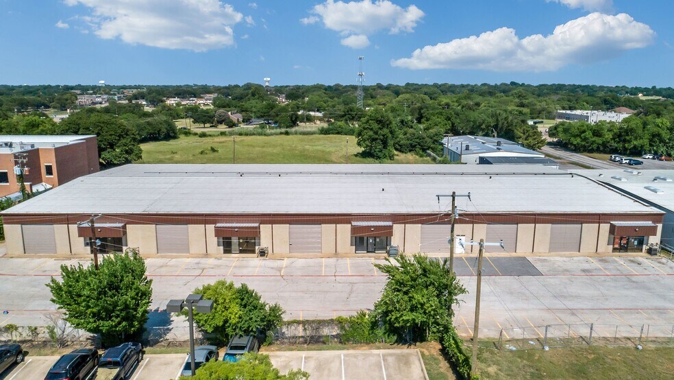 More Photos Of 801 Secretary Dr, Arlington Warehouse For Lease