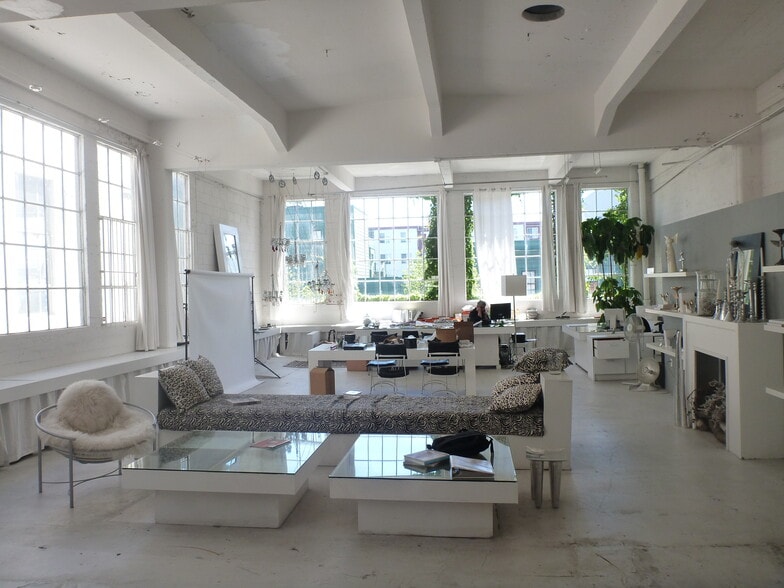 More Photos Of 2170 Folsom St, San Francisco Flex For Lease