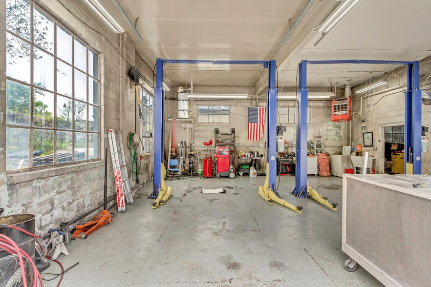 More Photos Of 3707 Quincy Ave, Ogden Auto Repair For Sale