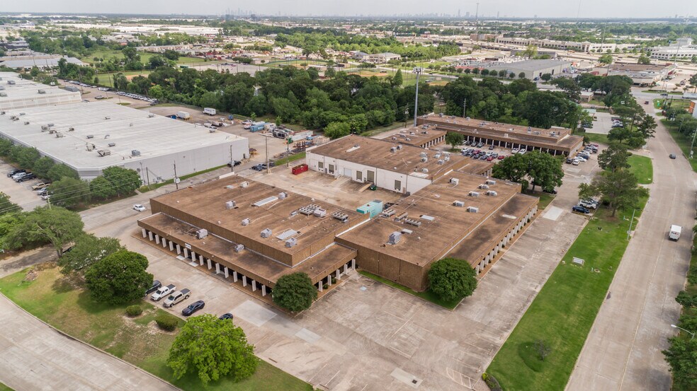 More Photos Of 7000-7070 Empire Central Dr, Houston Warehouse For Lease