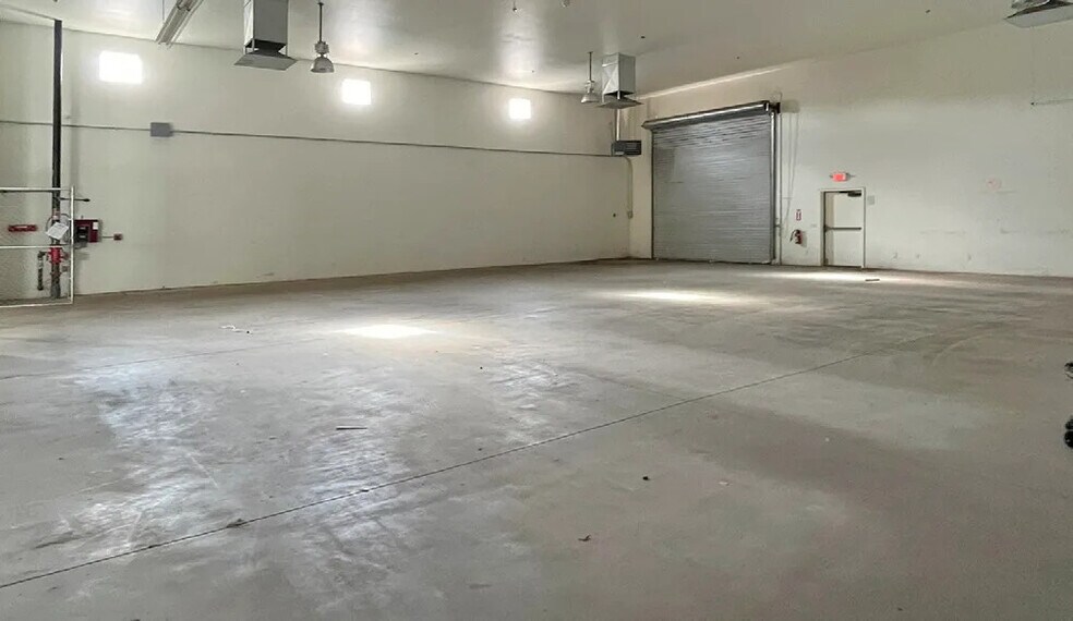 More Photos Of 500 S Willard St, Cottonwood Distribution For Lease