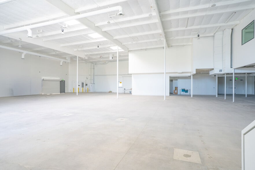 More Photos Of 17721 Mitchell N, Irvine Warehouse For Lease