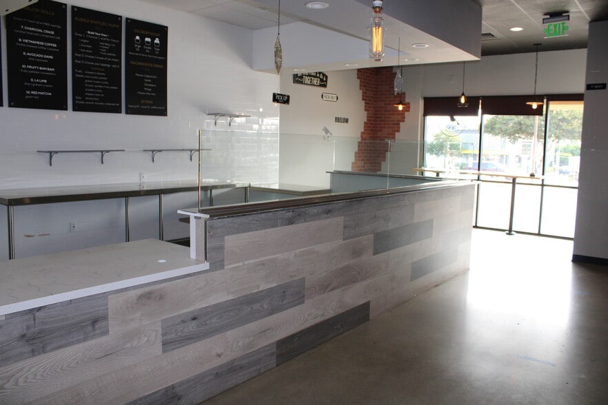 More Photos Of 1212 N San Fernando Blvd, Burbank Storefront For Lease