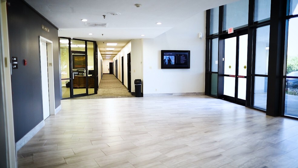 More Photos Of 1800 Teague Dr, Sherman Office For Lease