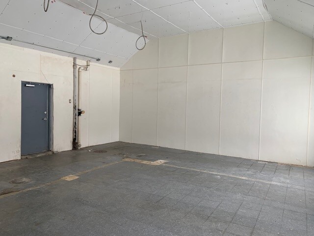 More Photos Of 8337 Mentor Ave, Mentor General Retail For Sale