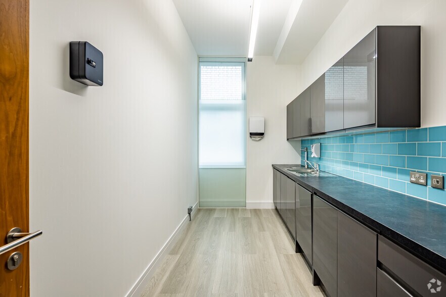 More Photos Of 56 Oxford St, Manchester Office For Lease