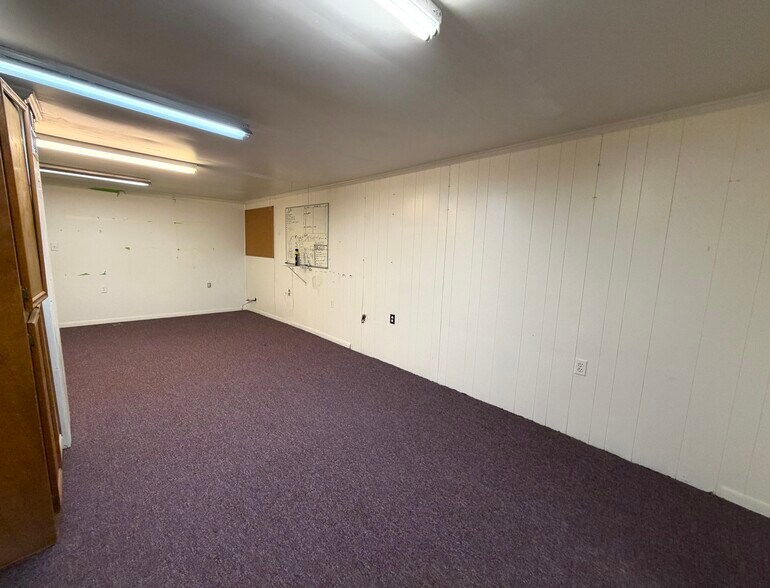 More Photos Of 108 Main st, Trinity Storefront For Sale