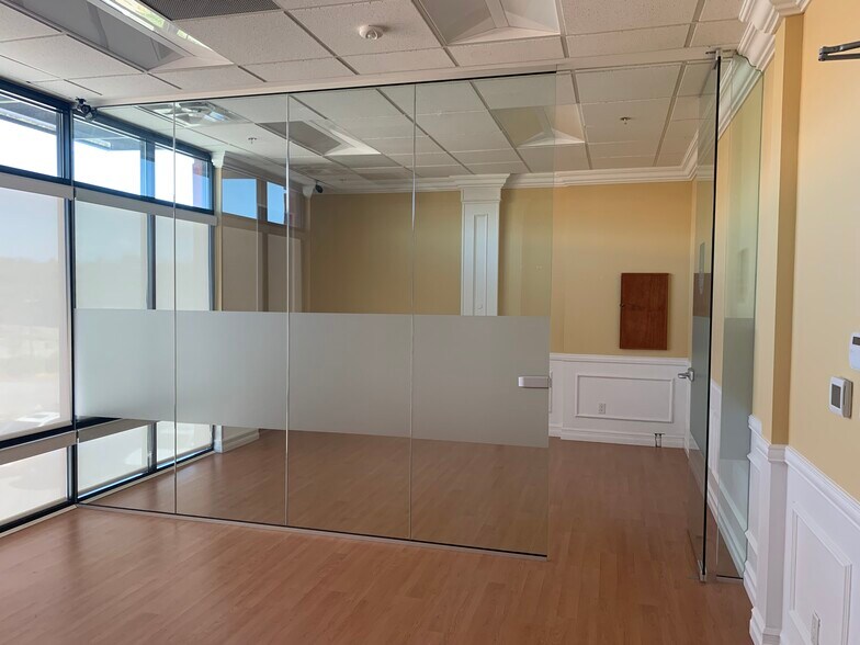 More Photos Of 30475 Cardinal Ave, Abbotsford Office For Sale