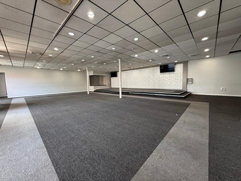 More Photos Of 141 Main St, Norwalk Freestanding For Lease