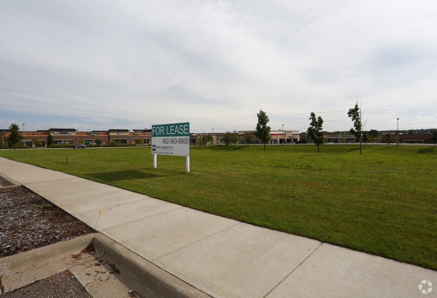 More Photos Of 421-449 Commerce Dr, Woodbury Freestanding For Lease