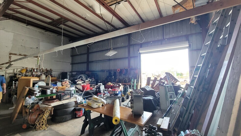 More Photos Of 9161 131st Pl N, Largo Warehouse For Lease