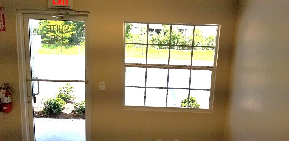 More Photos Of 1681-1687 Benchmark Ave, Fort Myers Warehouse For Lease