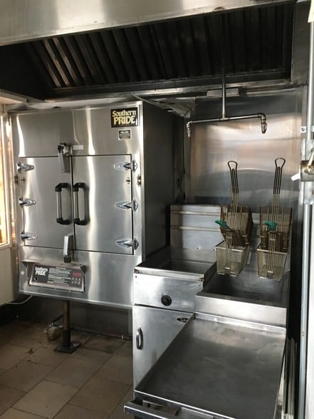 More Photos Of 304-308 N Burdick St, Kalamazoo Bar For Sale