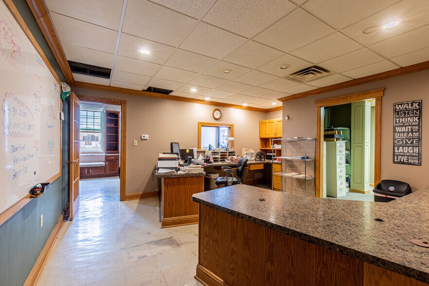 More Photos Of 825 N Pleasant St, Princeton Flex For Sale